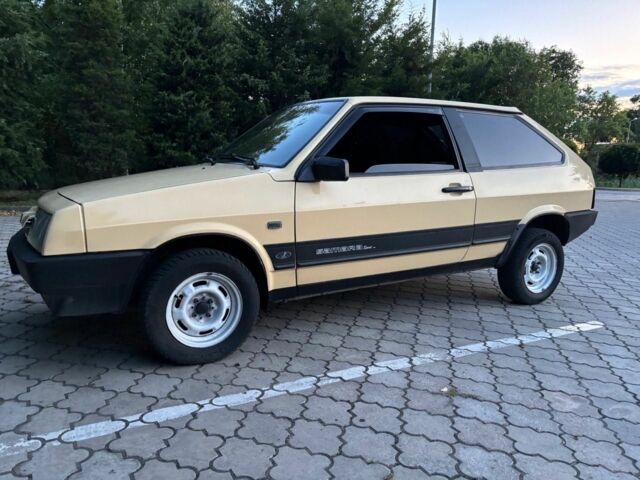 Жовтий ВАЗ 2108, об'ємом двигуна 1.6 л та пробігом 200 тис. км за 1562 $, фото 2 на Automoto.ua