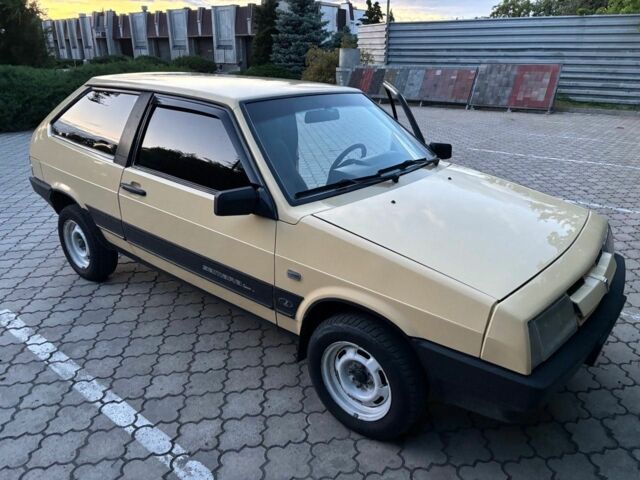 Жовтий ВАЗ 2108, об'ємом двигуна 1.6 л та пробігом 200 тис. км за 1562 $, фото 3 на Automoto.ua