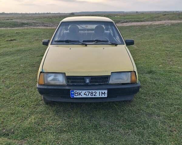 Жовтий ВАЗ 2108, об'ємом двигуна 1.3 л та пробігом 90 тис. км за 850 $, фото 4 на Automoto.ua