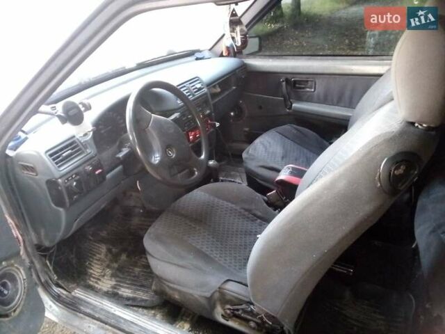 Желтый ВАЗ 2108, объемом двигателя 1.5 л и пробегом 100 тыс. км за 1100 $, фото 4 на Automoto.ua