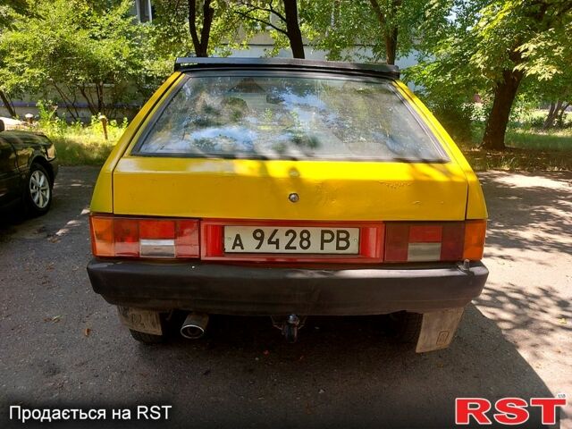 Желтый ВАЗ 2108, объемом двигателя 1.5 л и пробегом 98 тыс. км за 700 $, фото 6 на Automoto.ua