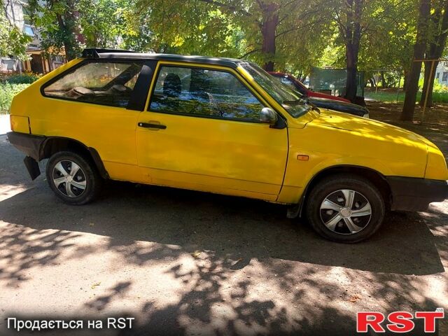 Желтый ВАЗ 2108, объемом двигателя 1.5 л и пробегом 98 тыс. км за 700 $, фото 2 на Automoto.ua