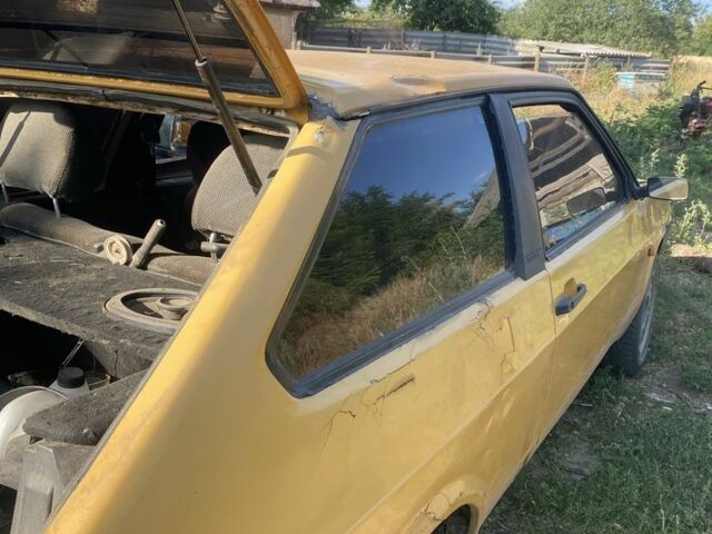 Желтый ВАЗ 2108, объемом двигателя 1.5 л и пробегом 222 тыс. км за 500 $, фото 4 на Automoto.ua
