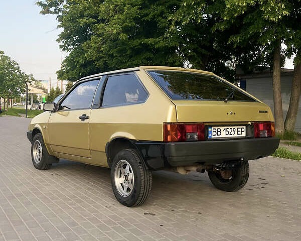 Желтый ВАЗ 2108, объемом двигателя 1.3 л и пробегом 100 тыс. км за 2180 $, фото 4 на Automoto.ua