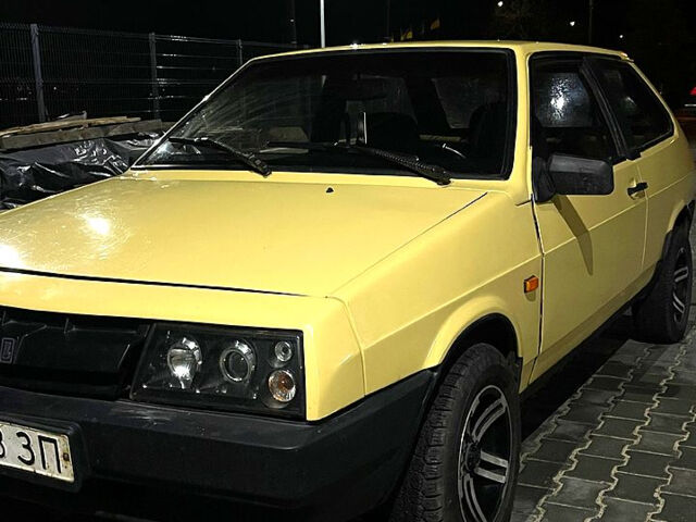 Желтый ВАЗ 2108, объемом двигателя 1.3 л и пробегом 400 тыс. км за 980 $, фото 5 на Automoto.ua