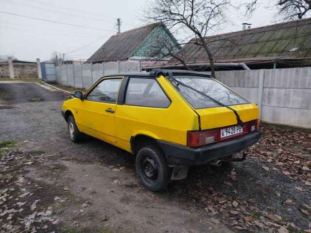 Желтый ВАЗ 2108, объемом двигателя 1.3 л и пробегом 100 тыс. км за 272 $, фото 3 на Automoto.ua