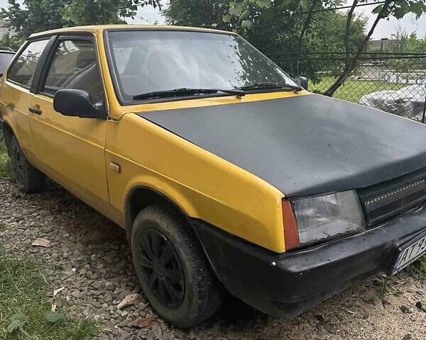 Желтый ВАЗ 2108, объемом двигателя 1.3 л и пробегом 300 тыс. км за 650 $, фото 3 на Automoto.ua