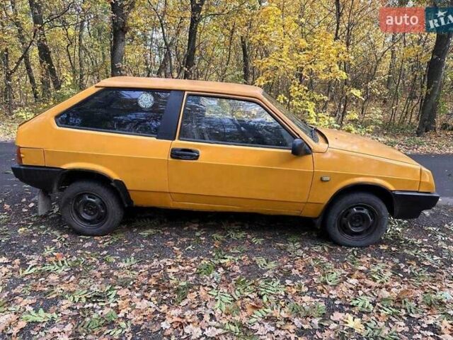 Желтый ВАЗ 2108, объемом двигателя 1.5 л и пробегом 446 тыс. км за 582 $, фото 3 на Automoto.ua