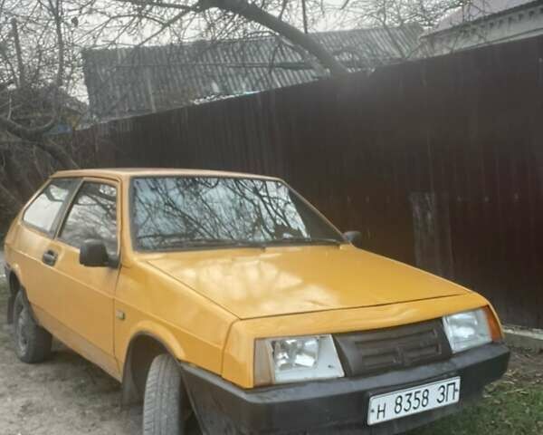 Желтый ВАЗ 2108, объемом двигателя 1.5 л и пробегом 446 тыс. км за 582 $, фото 2 на Automoto.ua