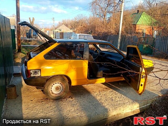 Желтый ВАЗ 2108, объемом двигателя 13 л и пробегом 323 тыс. км за 1000 $, фото 9 на Automoto.ua