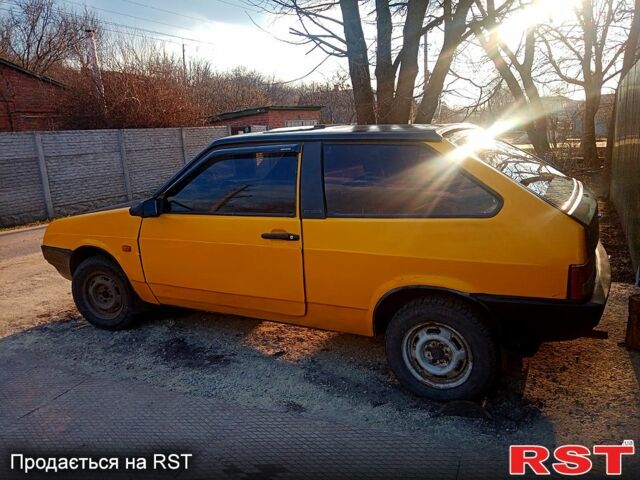 Желтый ВАЗ 2108, объемом двигателя 13 л и пробегом 323 тыс. км за 1000 $, фото 3 на Automoto.ua