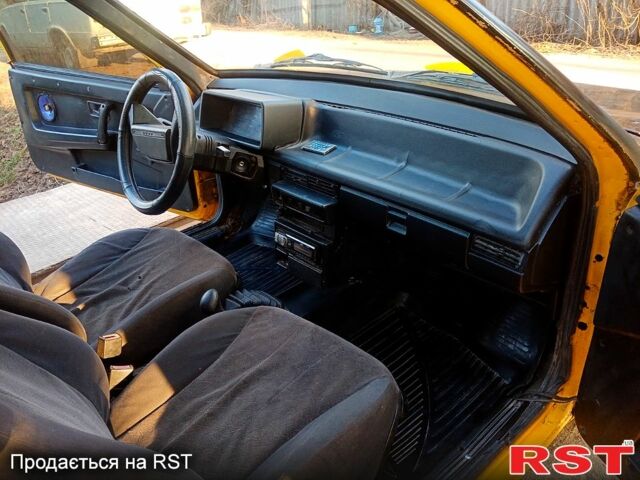 Желтый ВАЗ 2108, объемом двигателя 13 л и пробегом 323 тыс. км за 1000 $, фото 5 на Automoto.ua