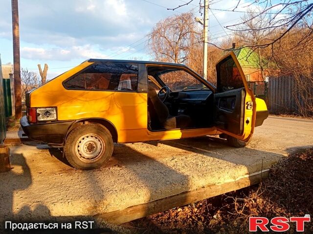 Желтый ВАЗ 2108, объемом двигателя 13 л и пробегом 323 тыс. км за 1000 $, фото 6 на Automoto.ua