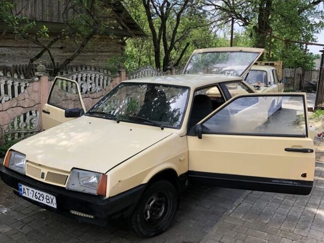 Желтый ВАЗ 2108, объемом двигателя 1.3 л и пробегом 77 тыс. км за 380 $, фото 4 на Automoto.ua