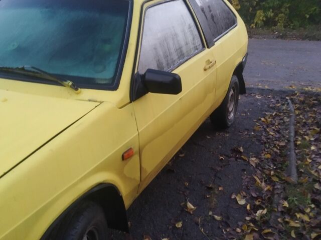 Желтый ВАЗ 2108, объемом двигателя 1.5 л и пробегом 450 тыс. км за 379 $, фото 4 на Automoto.ua