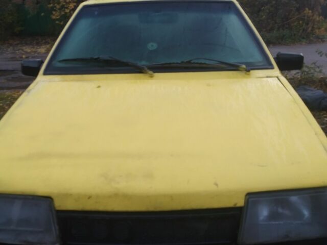 Желтый ВАЗ 2108, объемом двигателя 1.5 л и пробегом 450 тыс. км за 379 $, фото 3 на Automoto.ua