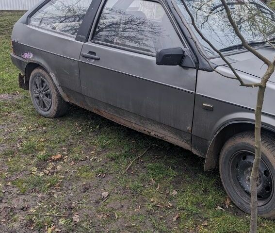 Серый ВАЗ 2108, объемом двигателя 1.3 л и пробегом 300 тыс. км за 700 $, фото 3 на Automoto.ua