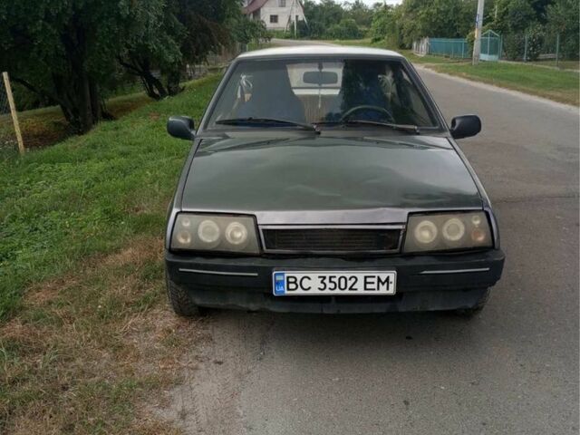 Серый ВАЗ 2108, объемом двигателя 1.3 л и пробегом 300 тыс. км за 900 $, фото 3 на Automoto.ua