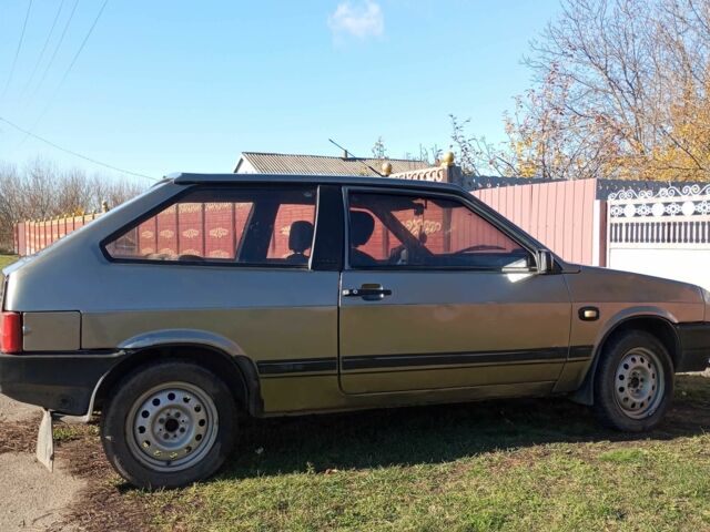 Серый ВАЗ 2108, объемом двигателя 1.1 л и пробегом 430 тыс. км за 900 $, фото 3 на Automoto.ua