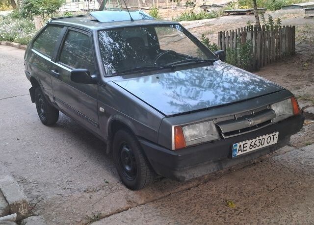 Серый ВАЗ 2108, объемом двигателя 1.3 л и пробегом 175 тыс. км за 750 $, фото 4 на Automoto.ua