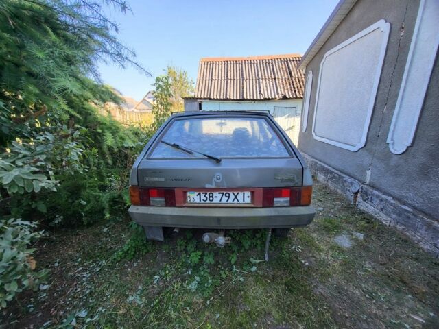 Серый ВАЗ 2108, объемом двигателя 1.3 л и пробегом 250 тыс. км за 326 $, фото 2 на Automoto.ua