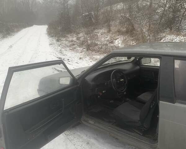 Серый ВАЗ 2108, объемом двигателя 1.3 л и пробегом 300 тыс. км за 650 $, фото 3 на Automoto.ua