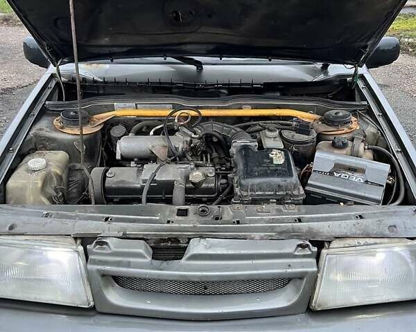 Серый ВАЗ 2108, объемом двигателя 1.6 л и пробегом 300 тыс. км за 875 $, фото 6 на Automoto.ua