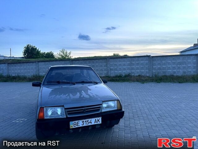 Серый ВАЗ 2108, объемом двигателя 1.3 л и пробегом 300 тыс. км за 600 $, фото 1 на Automoto.ua
