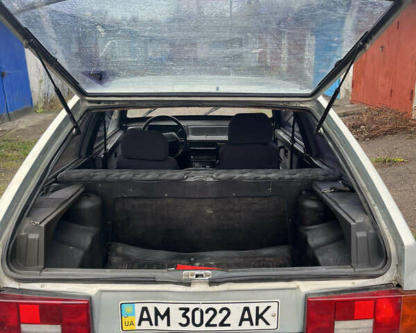 Серый ВАЗ 2108, объемом двигателя 1.5 л и пробегом 100 тыс. км за 650 $, фото 2 на Automoto.ua