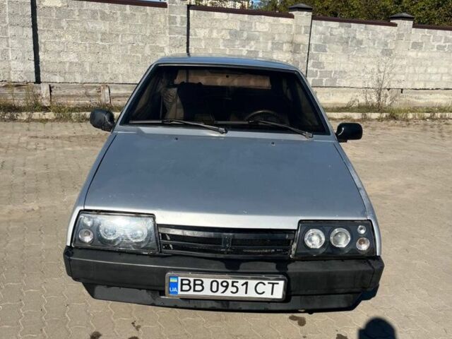 Серый ВАЗ 2108, объемом двигателя 1.3 л и пробегом 130 тыс. км за 1000 $, фото 1 на Automoto.ua