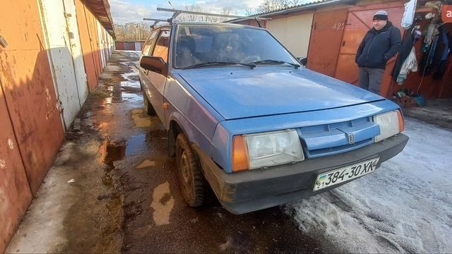 Синий ВАЗ 2108, объемом двигателя 1.3 л и пробегом 270 тыс. км за 900 $, фото 2 на Automoto.ua