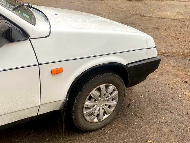 Белый ВАЗ 2109, объемом двигателя 1.3 л и пробегом 200 тыс. км за 950 $, фото 5 на Automoto.ua