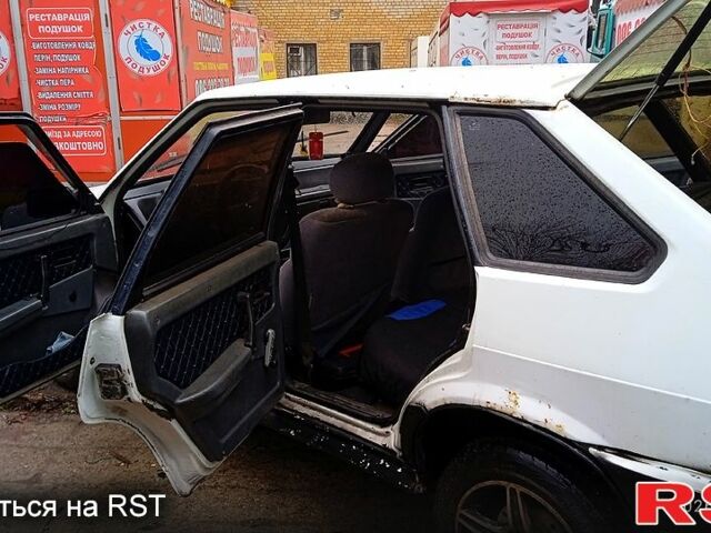 Белый ВАЗ 2109, объемом двигателя 1.3 л и пробегом 300 тыс. км за 690 $, фото 1 на Automoto.ua