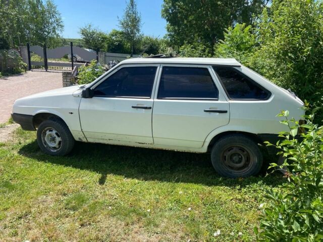 Белый ВАЗ 2109, объемом двигателя 0 л и пробегом 250 тыс. км за 900 $, фото 2 на Automoto.ua
