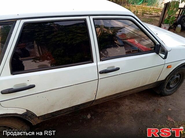 Белый ВАЗ 2109, объемом двигателя 1.3 л и пробегом 333 тыс. км за 620 $, фото 2 на Automoto.ua