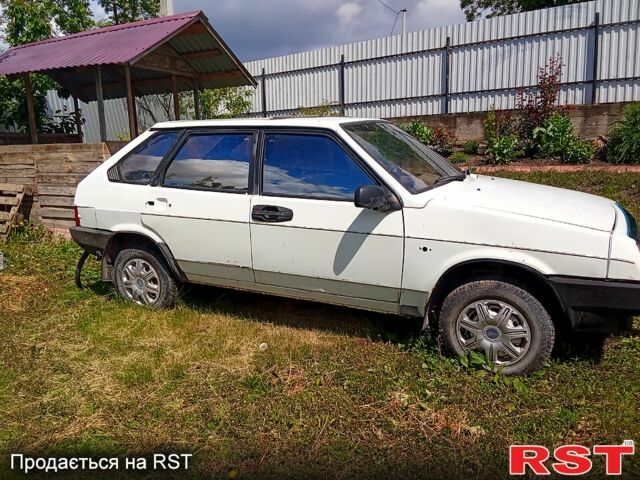 Белый ВАЗ 2109, объемом двигателя 1.3 л и пробегом 211 тыс. км за 800 $, фото 3 на Automoto.ua