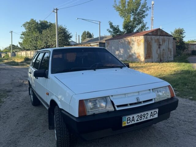 Белый ВАЗ 2109, объемом двигателя 1.3 л и пробегом 150 тыс. км за 1400 $, фото 3 на Automoto.ua
