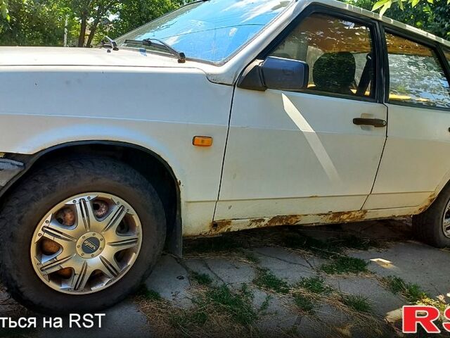 Белый ВАЗ 2109, объемом двигателя 1.3 л и пробегом 300 тыс. км за 500 $, фото 3 на Automoto.ua