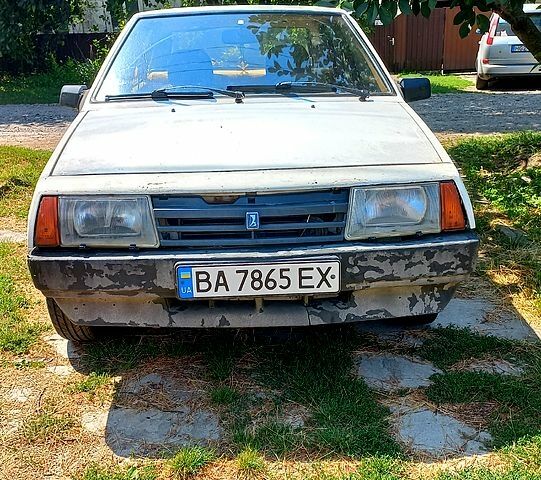 Белый ВАЗ 2109, объемом двигателя 1.3 л и пробегом 300 тыс. км за 500 $, фото 2 на Automoto.ua