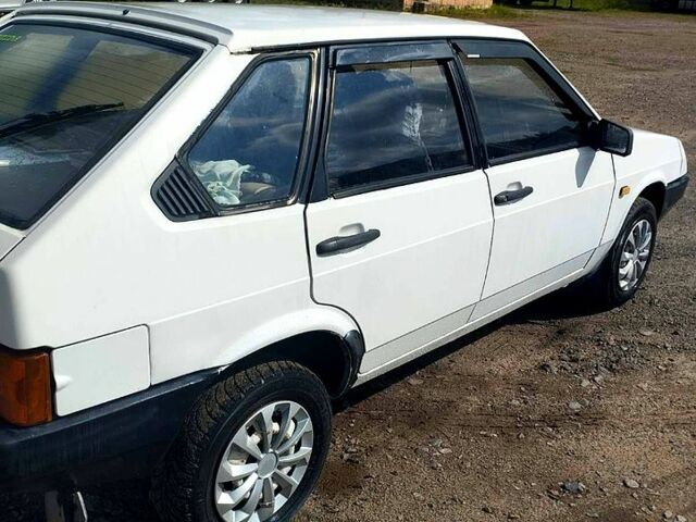 Белый ВАЗ 2109, объемом двигателя 1.3 л и пробегом 87 тыс. км за 900 $, фото 2 на Automoto.ua