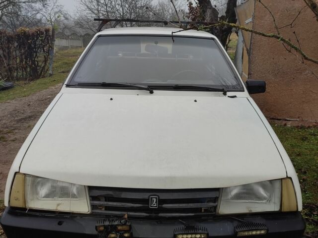 Белый ВАЗ 2109, объемом двигателя 0 л и пробегом 111 тыс. км за 380 $, фото 4 на Automoto.ua