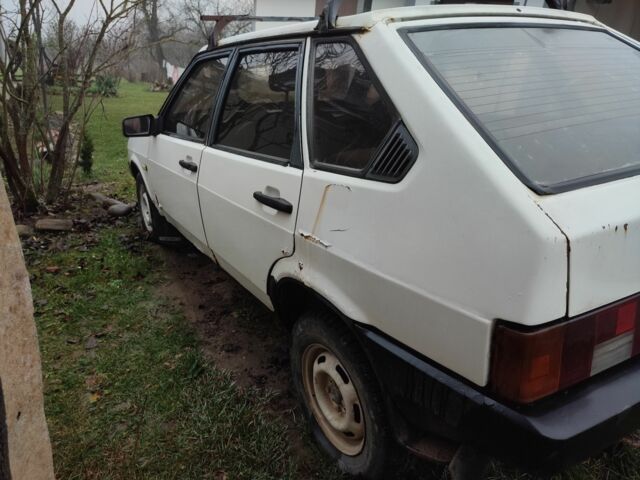 Белый ВАЗ 2109, объемом двигателя 0 л и пробегом 111 тыс. км за 380 $, фото 6 на Automoto.ua