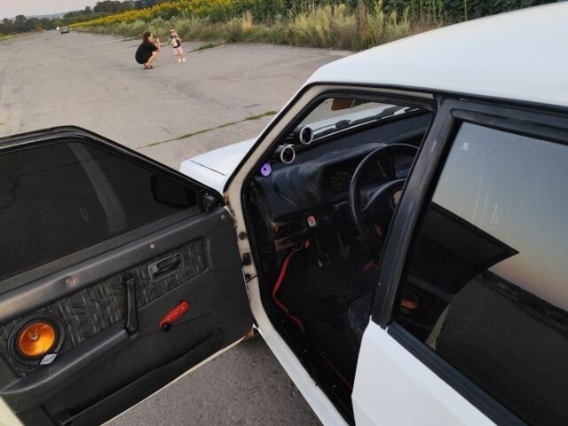 Белый ВАЗ 2109, объемом двигателя 1 л и пробегом 3 тыс. км за 1000 $, фото 3 на Automoto.ua