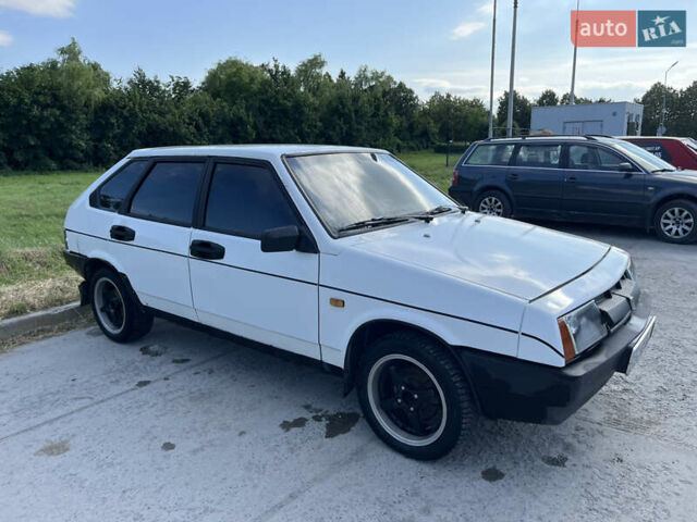 Белый ВАЗ 2109, объемом двигателя 1.6 л и пробегом 100 тыс. км за 1500 $, фото 3 на Automoto.ua