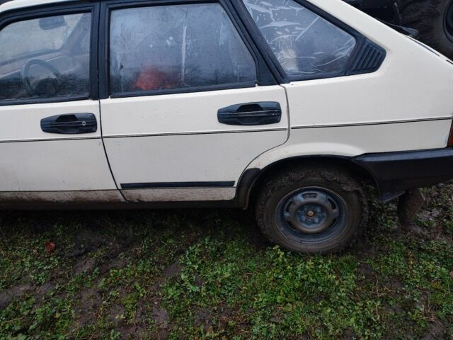 Белый ВАЗ 2109, объемом двигателя 1.3 л и пробегом 40 тыс. км за 500 $, фото 4 на Automoto.ua