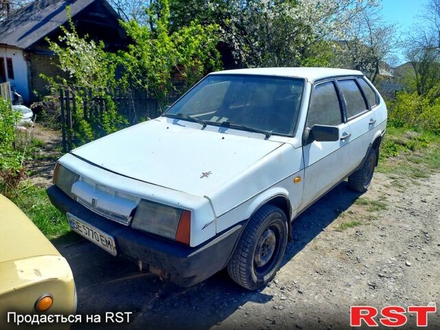 Белый ВАЗ 2109, объемом двигателя 1.3 л и пробегом 150 тыс. км за 650 $, фото 2 на Automoto.ua