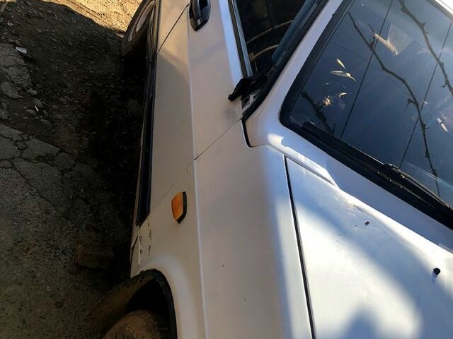 Белый ВАЗ 2109, объемом двигателя 1.6 л и пробегом 120 тыс. км за 670 $, фото 2 на Automoto.ua