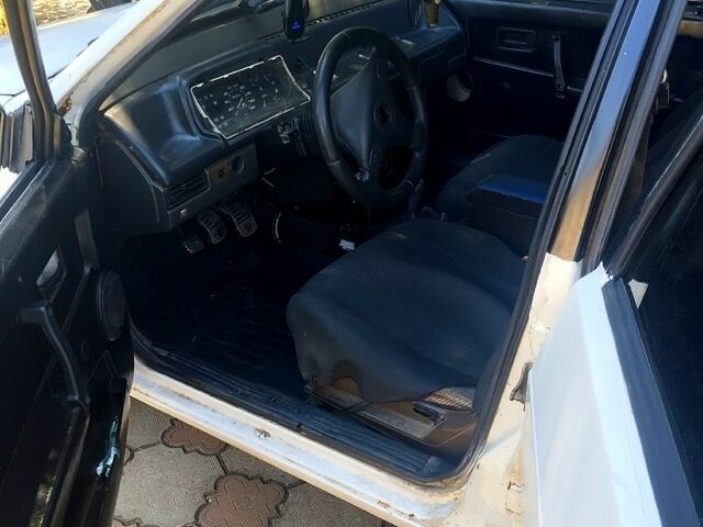 Белый ВАЗ 2109, объемом двигателя 1.3 л и пробегом 200 тыс. км за 800 $, фото 2 на Automoto.ua