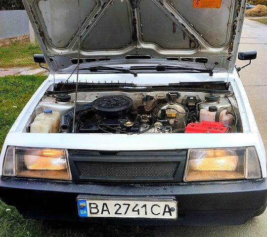 Белый ВАЗ 2109, объемом двигателя 1.3 л и пробегом 307 тыс. км за 1300 $, фото 4 на Automoto.ua