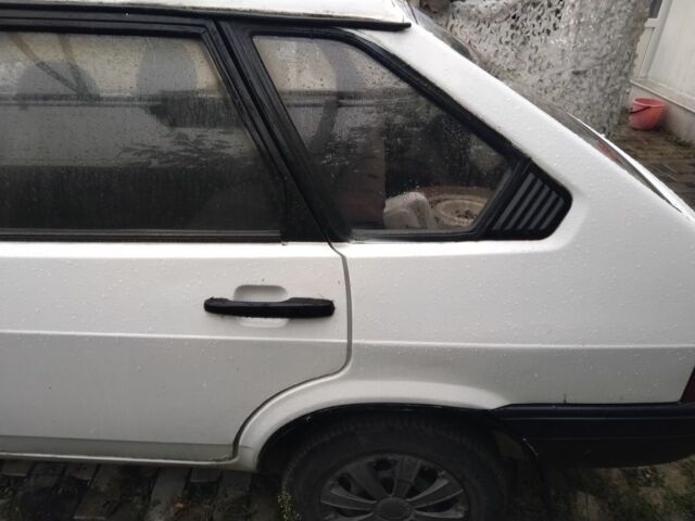 Белый ВАЗ 2109, объемом двигателя 1.5 л и пробегом 48 тыс. км за 594 $, фото 4 на Automoto.ua